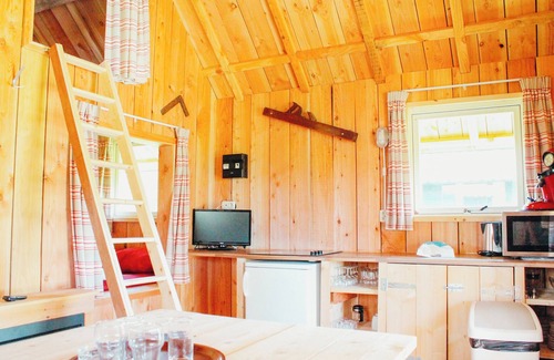 Voorthuizen House | Enjoy a unique stay in a trekker hut at De Boshoek Recreational Park, located in the Veluwe with modern amenities and a peaceful setting.