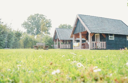 Voorthuizen House | Enjoy a unique stay in a trekker hut at De Boshoek Recreational Park, located in the Veluwe with modern amenities and a peaceful setting.