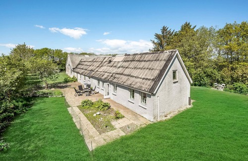 Thisted House | Enjoy a wonderful vacation in the bright and modern rooms of this vacation home.