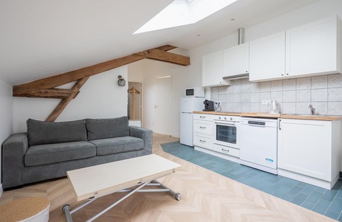 Esbly Apartment | Enjoy a wonderful vacation in this modern vacation apartment.