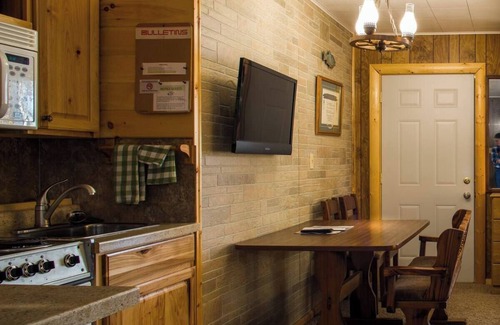Rice Lake Cabin | Enjoy beautiful lake view sunsets from the balcony in Room 16 - Angler's Retreat - Curriers Lakeview