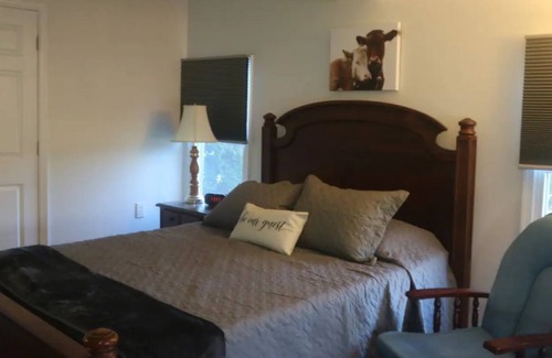 Wagontown Apartment | Enjoy beautiful Sunsets in a well appointed Suite