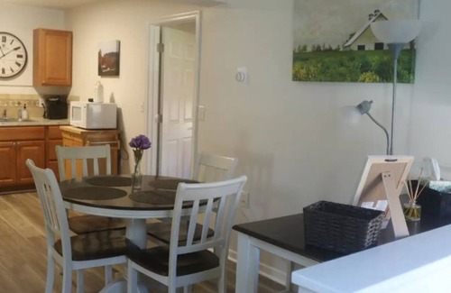 Wagontown Apartment | Enjoy beautiful Sunsets in a well appointed Suite