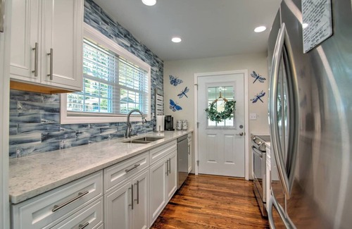 Piney Flats House | Enjoy breathtaking lake views from the comfort of your own private deck.