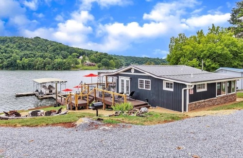 Piney Flats House | Enjoy breathtaking lake views from the comfort of your own private deck.
