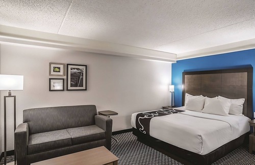 Phoenix Hotel | Enjoy Complimentary Breakfast from the Comfort of a Spacious Room