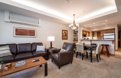 Steamboat Springs Condo | Enjoy Cool AC! Heated Pool-Hot Tub-Gym-Walk to Resort/Town Bus-Elevator-W/D in Unit-Balcony
