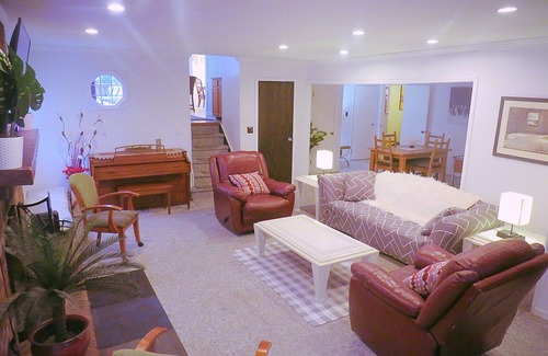 Somerset House | ENJOY COZY 3,200 SF HM, 7 BEDS, 4 KINGS, NEAR RUTGERS, PRINCETON