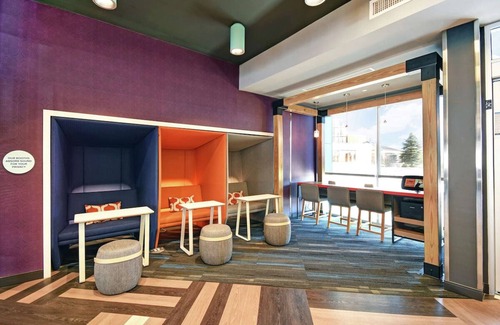 South Portland House | Enjoy Free Hot Breakfast & Pet-Friendly Rooms next to the Airport - 3 Units