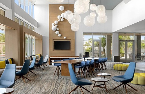 Anaheim Resort Hotel | Enjoy Free Hot Breakfast at our Anaheim Resort steps from Disney