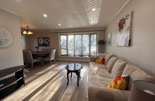 Bridlewood House | Enjoy Free parking three-bedroom Bunglaw house!