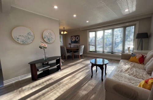 Bridlewood House | Enjoy Free parking three-bedroom Bunglaw house!