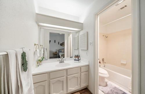 Country View House | Enjoy Games at Designer 3BR w Fenced Backyard