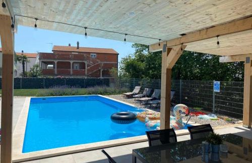 Novigrad Apartment | Enjoy Green, APP with swimming pool, garden, pets welcome