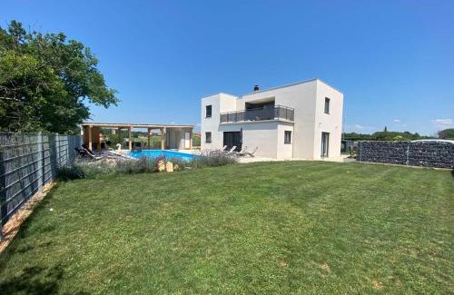 Novigrad Apartment | Enjoy Green, APP with swimming pool, garden, pets welcome
