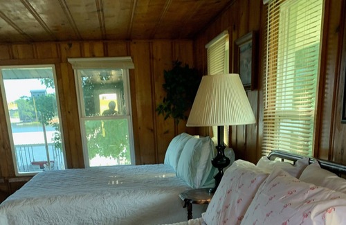 Gravois Mills House | Enjoy hunting and fishing Or just relax and enjoy the lake and relax
