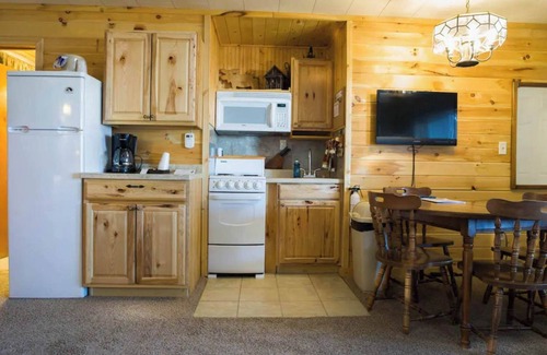 Rice Lake Cabin | Enjoy lakeside relaxation in Room 11 - The Hunting Lodge - Curriers Lakeview