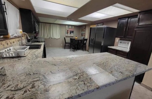 Sunrise Manor House | Enjoy Las Vegas Views-6BR/Poolnn
