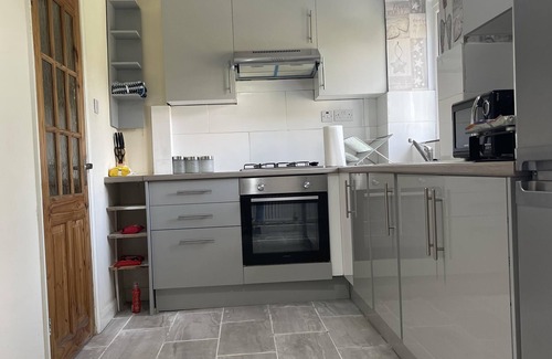 Highams Park House | Enjoy Lovely 4 bed Apartment With Garden