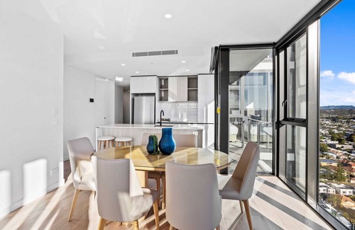 Burleigh Heads Apartment | Enjoy luxury just a stones throw from the beach!