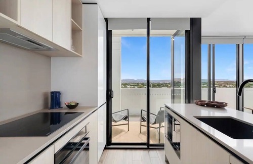 Burleigh Heads Apartment | Enjoy luxury just a stones throw from the beach!