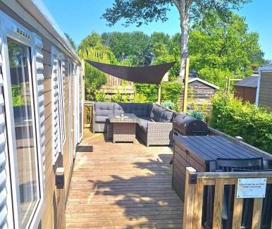 Lauwersoog Ski Chalet | EnJoy Natur, See und Meer Chalet Lauwersoog- 1-6 Pers- 3 Schlafzimmer, 2 Badezimmer- Frühes Einchecken ab 14 Uhr