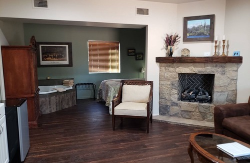 Pine Cabin | Enjoy one of our remodeled one bedroom cabins with Jacuzzi tub.