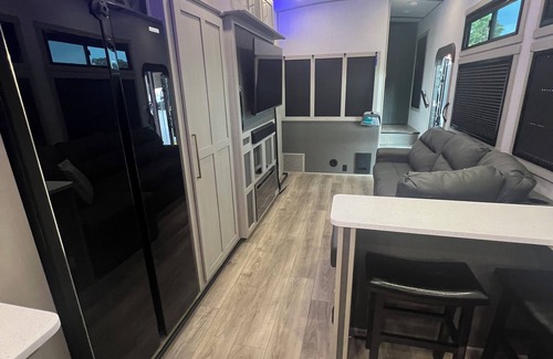 Pendleton House | Enjoy our brand new 2024 RV located at the serene Clemson RV Park! clemsonrv.com