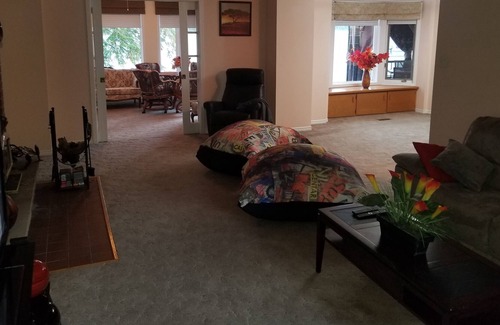 Bobcaygeon House | Enjoy our waterfront cottage with hottub and sauna