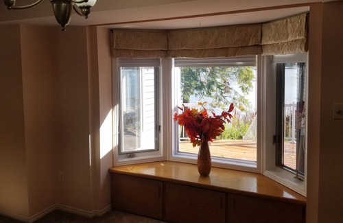 Bobcaygeon House | Enjoy our waterfront cottage with hottub and sauna