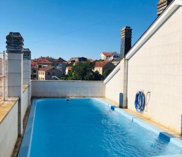 Sanxenxo Apartment | Enjoy Sanxenxo,200m Playa, Balcón Vistas Cíes, Piscina & Terraza Azotea,2 plazas Garaje, 2 Baños, Muy Luminoso, Muy Tranquilo,Muy Equipado, Céntrico