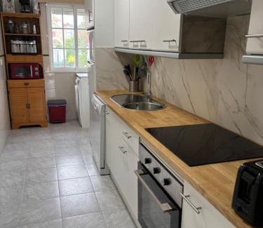 Sanxenxo Apartment | Enjoy Sanxenxo,200m Playa, Balcón Vistas Cíes, Piscina & Terraza Azotea,2 plazas Garaje, 2 Baños, Muy Luminoso, Muy Tranquilo,Muy Equipado, Céntrico
