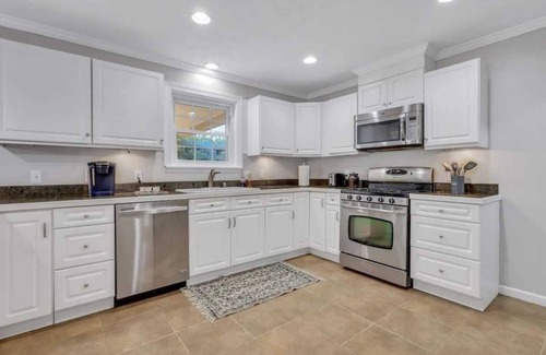 Pooler House | Enjoy Savannah 3BR w/King Bed