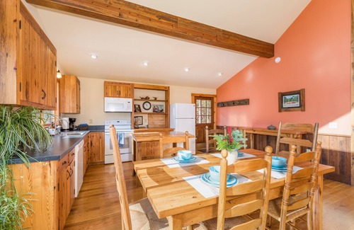 Rileyville Cabin | Enjoy Secluded Starry Nights! Near Luray, HotTub, FastWiFi, Handicap, Fireplace