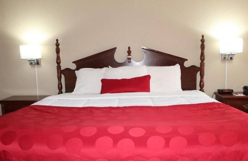Perry House | Enjoy Small Town Georgia! Stay Minutes Away From Georgia National Fairgrounds!