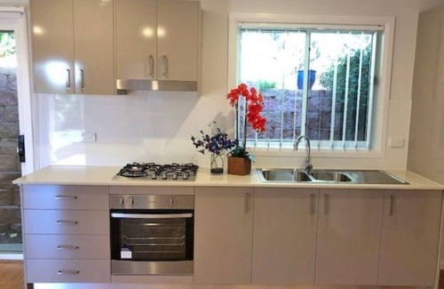 Claymore House | Enjoy❤️Sunset Views 40min to Sydney Brand-new w/Parking near CampbelltownHospital