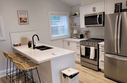 McQuesten West House | Enjoy the Biggest Tiny Home in Hamilton +free park