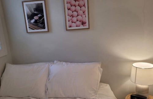 McQuesten West House | Enjoy the Biggest Tiny Home in Hamilton +free park