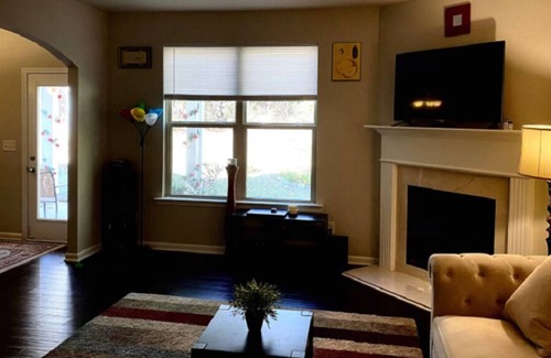 Newnan House | Enjoy the comfort of a Home away from your Home.