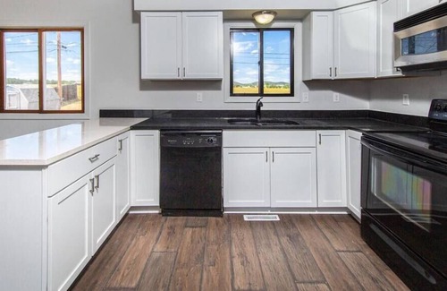 Blackhawk House | Enjoy the comfort of this 6 bedroom 2 bath home