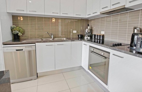 Lakes Entrance House | Enjoy the easy access to walking tracks along 90 Mile Beach