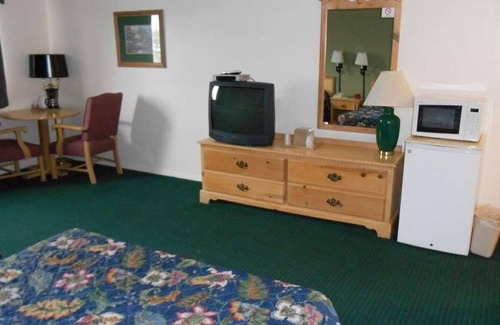 Enumclaw House | Enjoy The Great Outdoors at GuestHouse Enumclaw! Pet-friendly, Free Parking