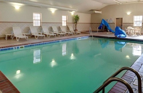 Fort Smith House | Enjoy the Modern & Elegant Designed King Room!