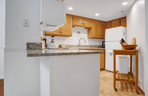 Downtown Park City Condo | Enjoy the mountains and Main Street. Quiet condo in heart of town, easy to ski!
