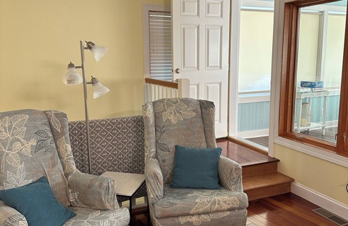 Le Claire House | Enjoy the River Oasis with your family for some relaxing riverside fun!