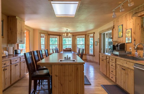 Northport House | Enjoy the rustic elegance of our beautiful 4 seasons lodge.