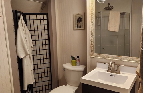 Lansing House | Enjoy the top floor of this victorian house nWith two suites & a bonus bedroom