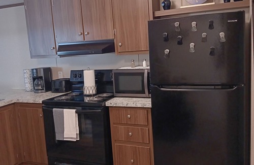 Ocala House | Enjoy the tranquility sounround by the nature in this Cozy 3-bedroom mobile home