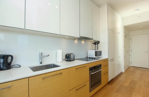 Downtown Victoria Condo | Enjoy the waterway action at your doorstep