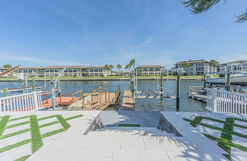 Flor-a-mar House | Enjoy this 2 Bedroom 2 Bath house on the canal with access to the Gulf!